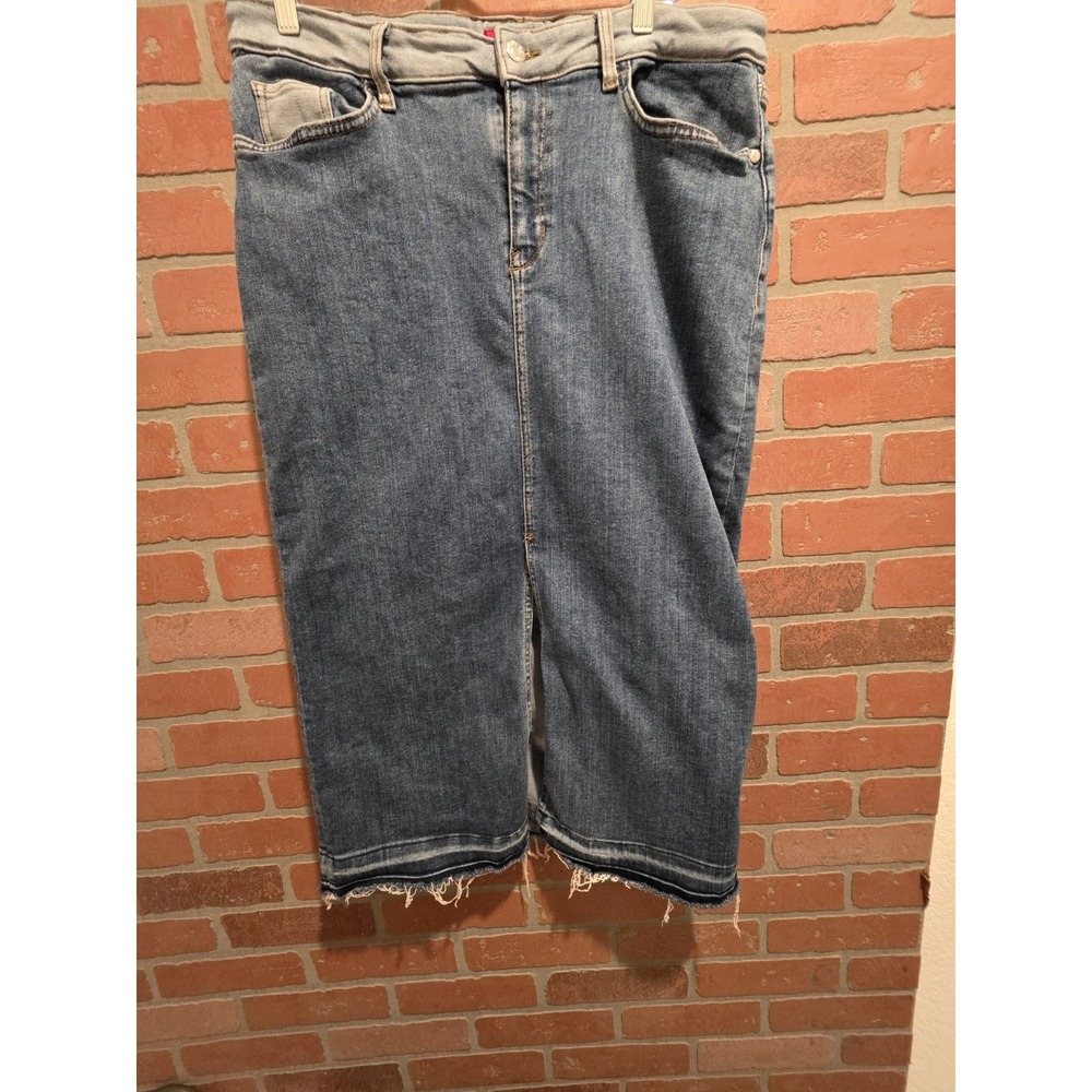 GUESS Y2K Vintage Jean Skirt, Size 10, Stretch, Light Wash. Sku 3